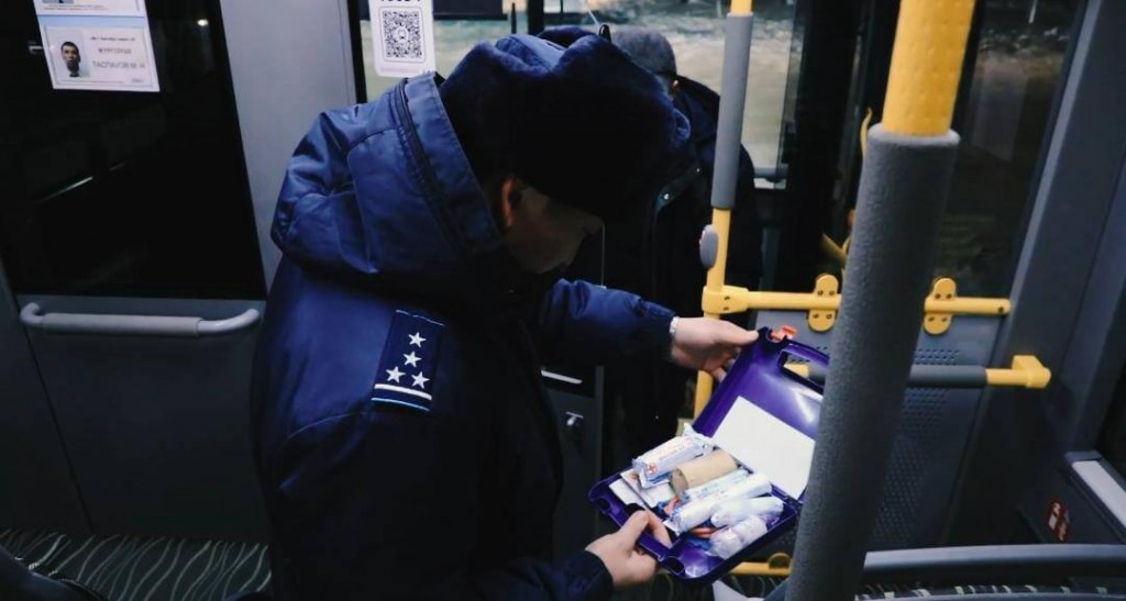 200 правонарушений выявлено полицией в общественном транспорте Казахстана за день