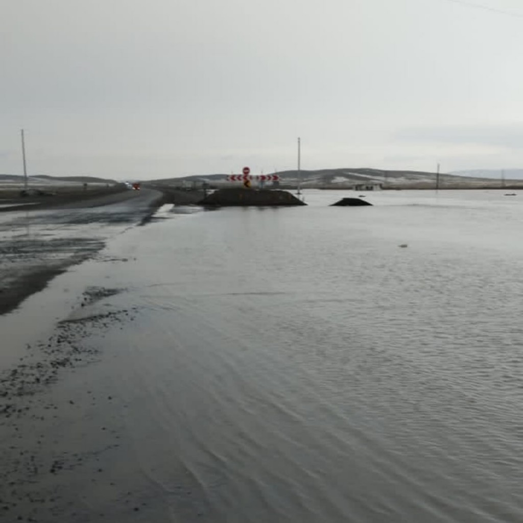 Участок дороги в районе села Аксу-Аюлы закрыт из-за перелива