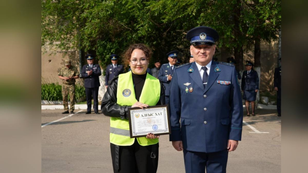 Активистов, помогающих полиции, наградили в Караганде