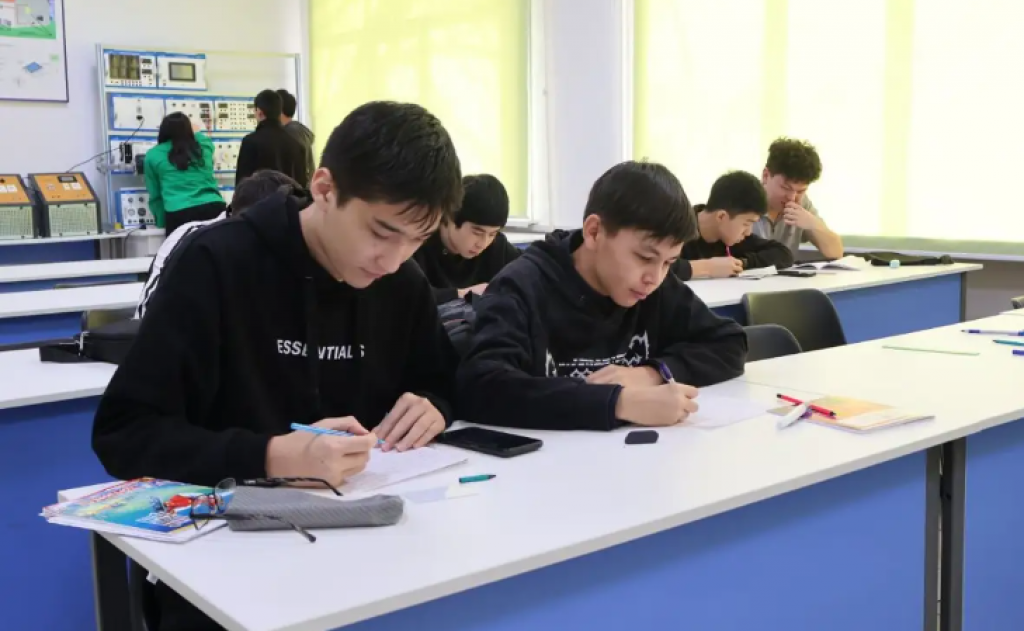 Свыше 4 тыс. предприятий взяли шефство над колледжами в Казахстане