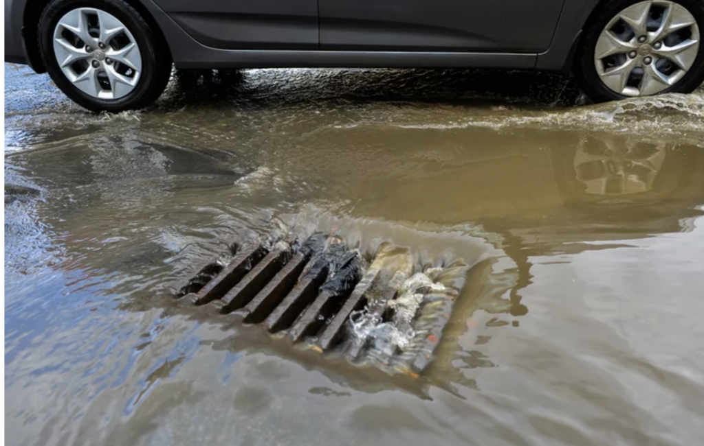 Акимат просит карагандинцев внимательно следить за детьми во время таяния снега