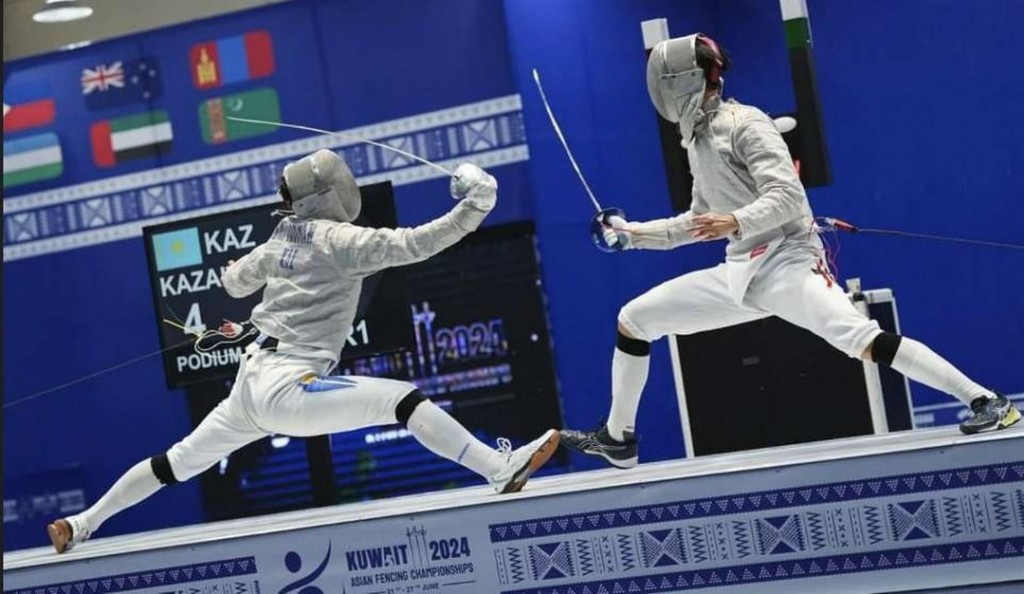 Историческое серебро завоевали казахстанские саблистки на чемпионате Азии