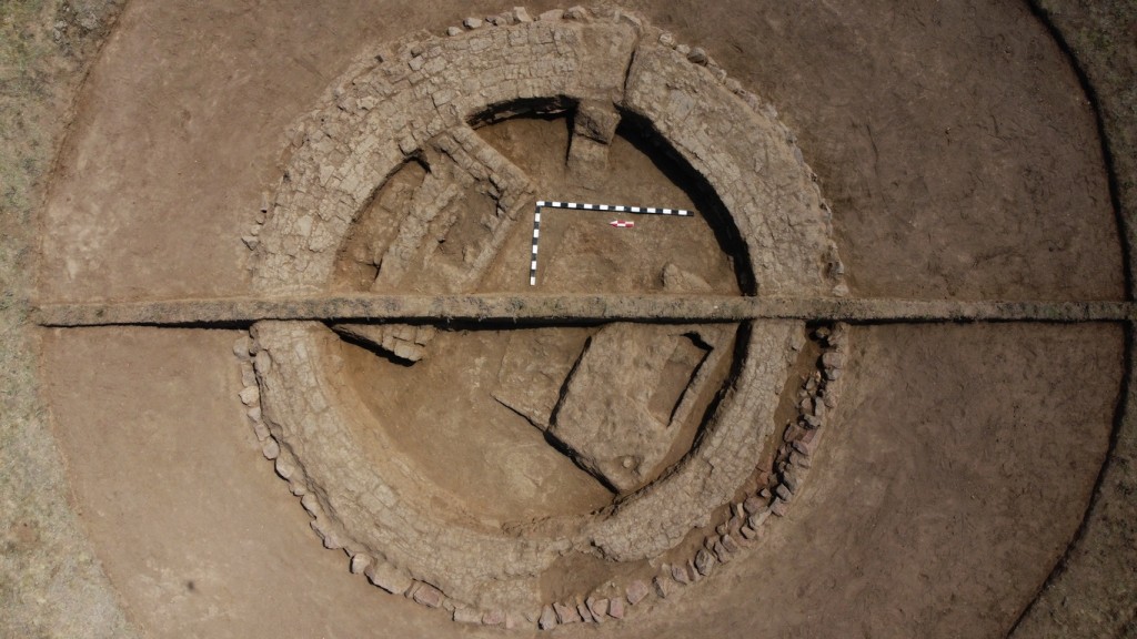 По следам Золотой орды: карагандинские археологи исследуют средневековые памятники в Нуринском районе