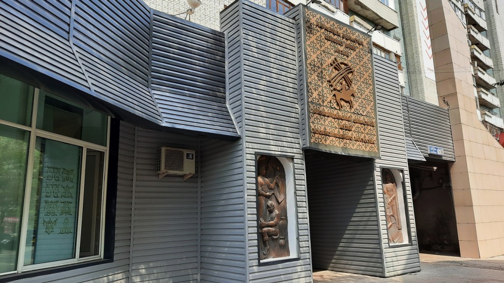 Обновленный фасад музея ИЗО: мнения карагандинцев разделились