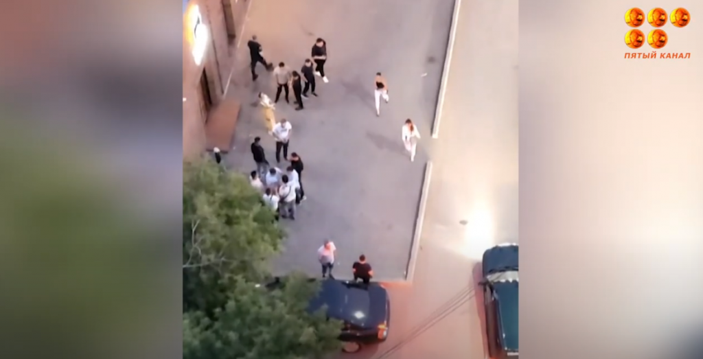 Жители нескольких многоэтажек на проспекте Абдирова записали видеообращение к генпрокурору