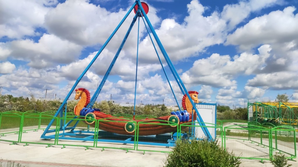 В городском парке Шахтинска запустили аттракционы