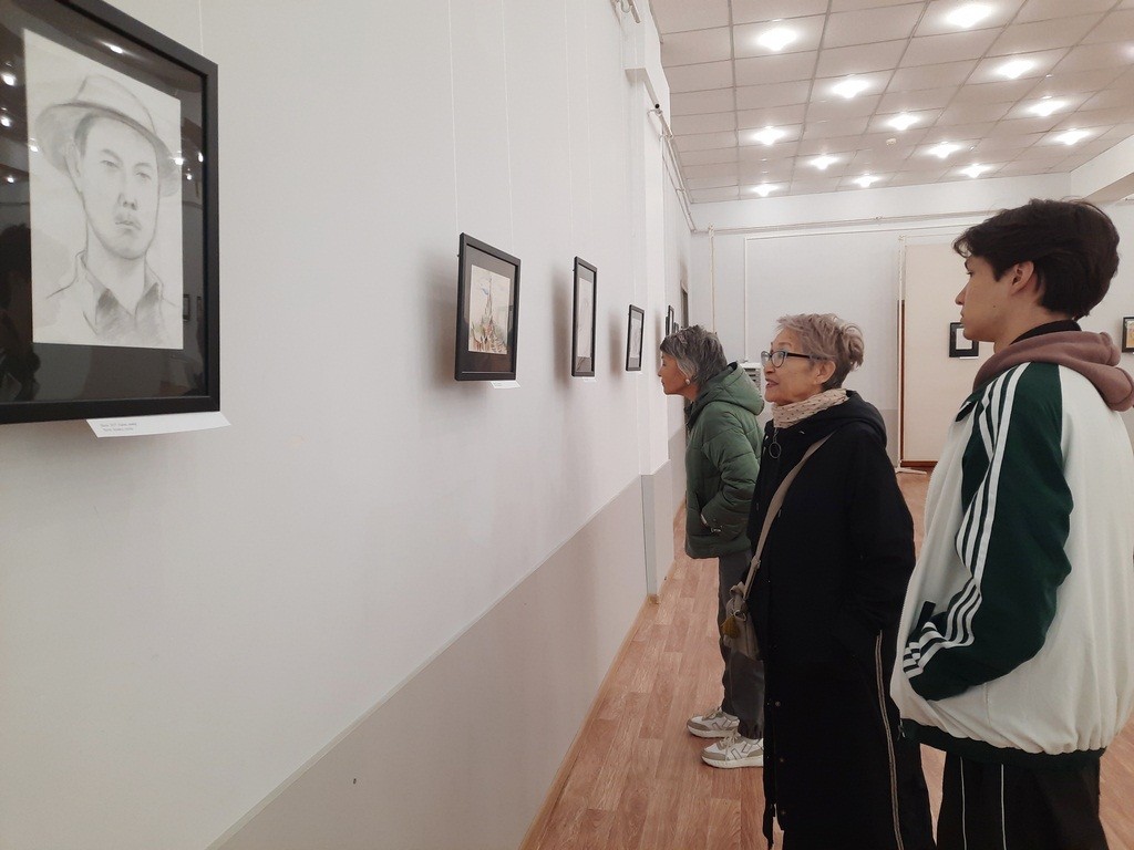 Легкость линий: Серик Оразгулов открыл персональную выставку