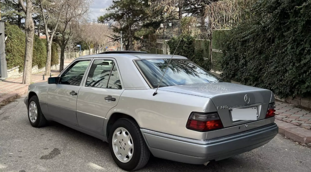 У карагандинки угнали авто, которое стояло на ремонте в СТО