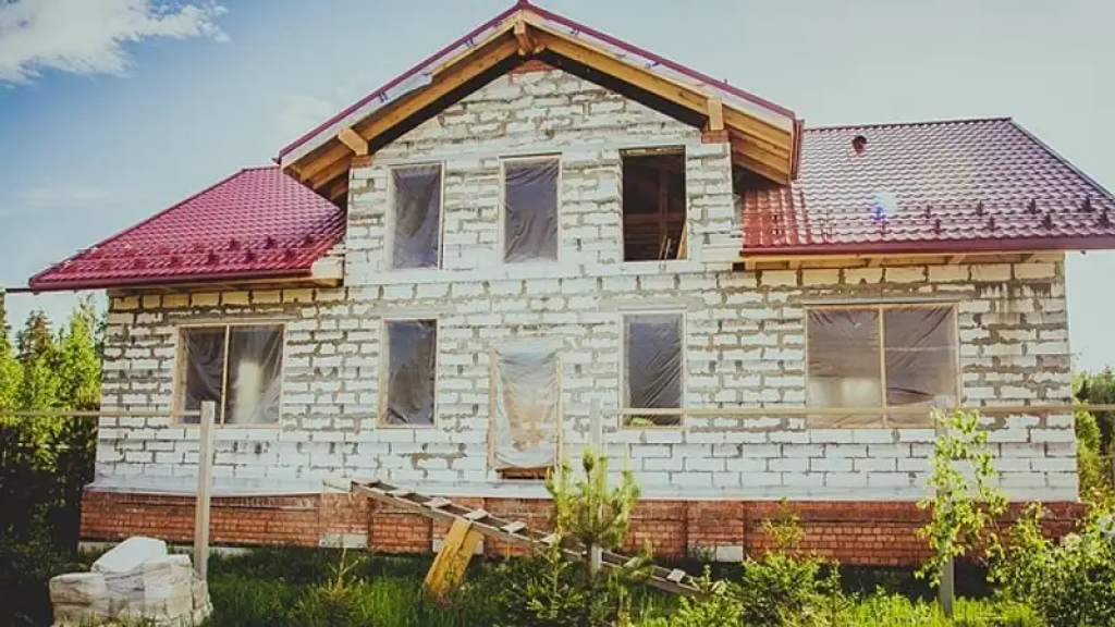 Военнослужащие строили частный дом - под суд попал бывший замминистра по ЧС