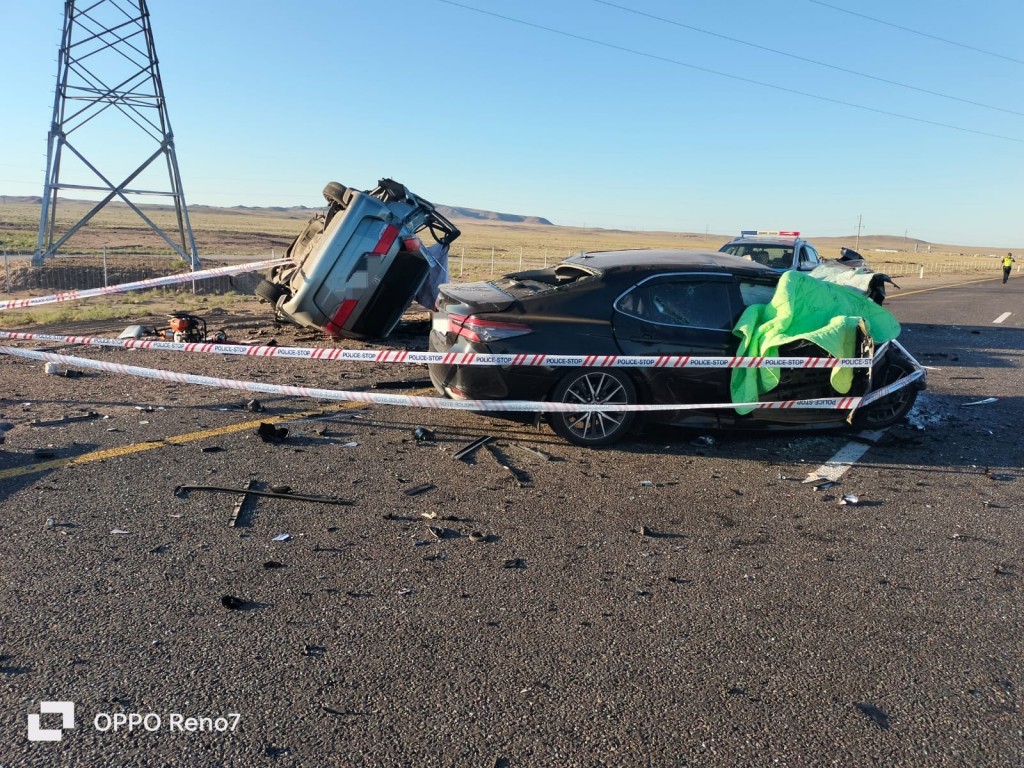 Егіздермен шұлықтағы анальды секс Орыстың қыздары жалап сұрайды