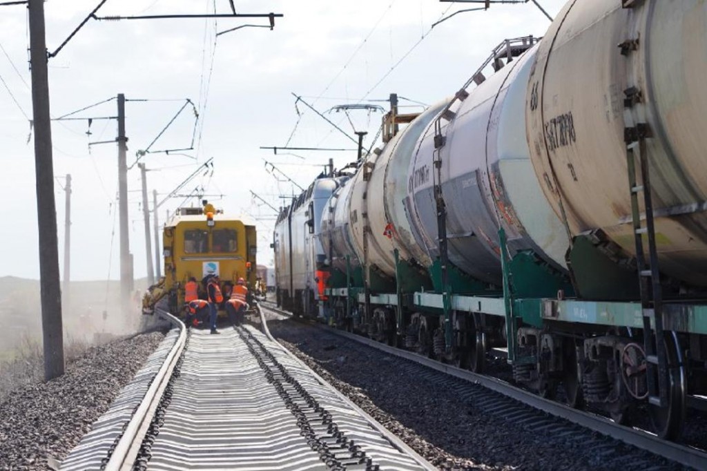 По новой технологии ремонтируют железную дорогу в Карагандинской области