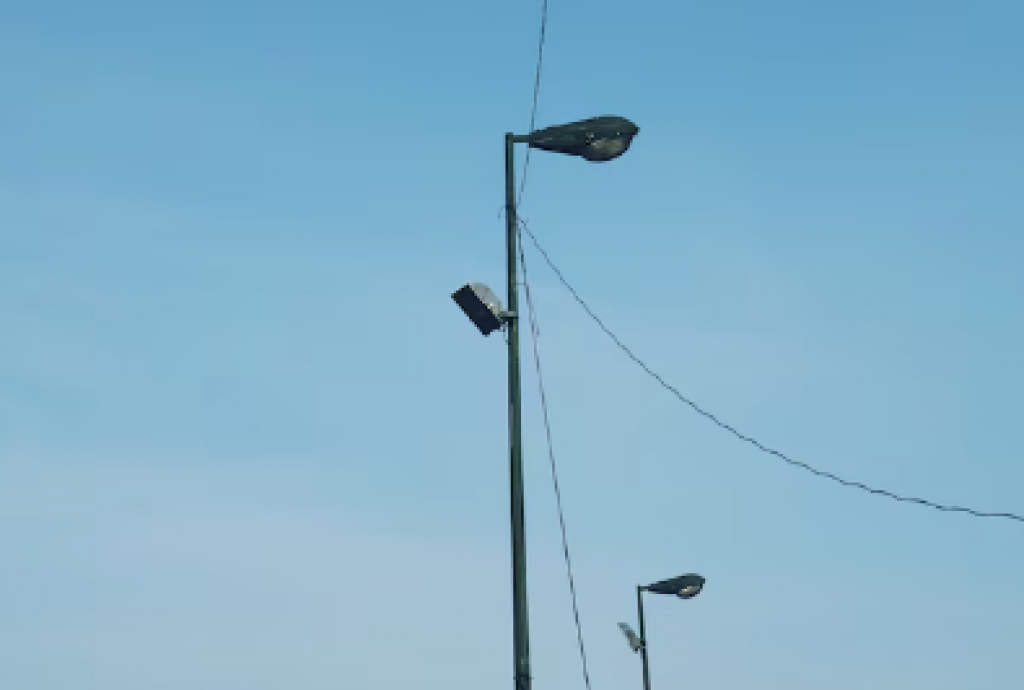 «Дискотека века»: на объездной дороге Караганды мерцает освещение