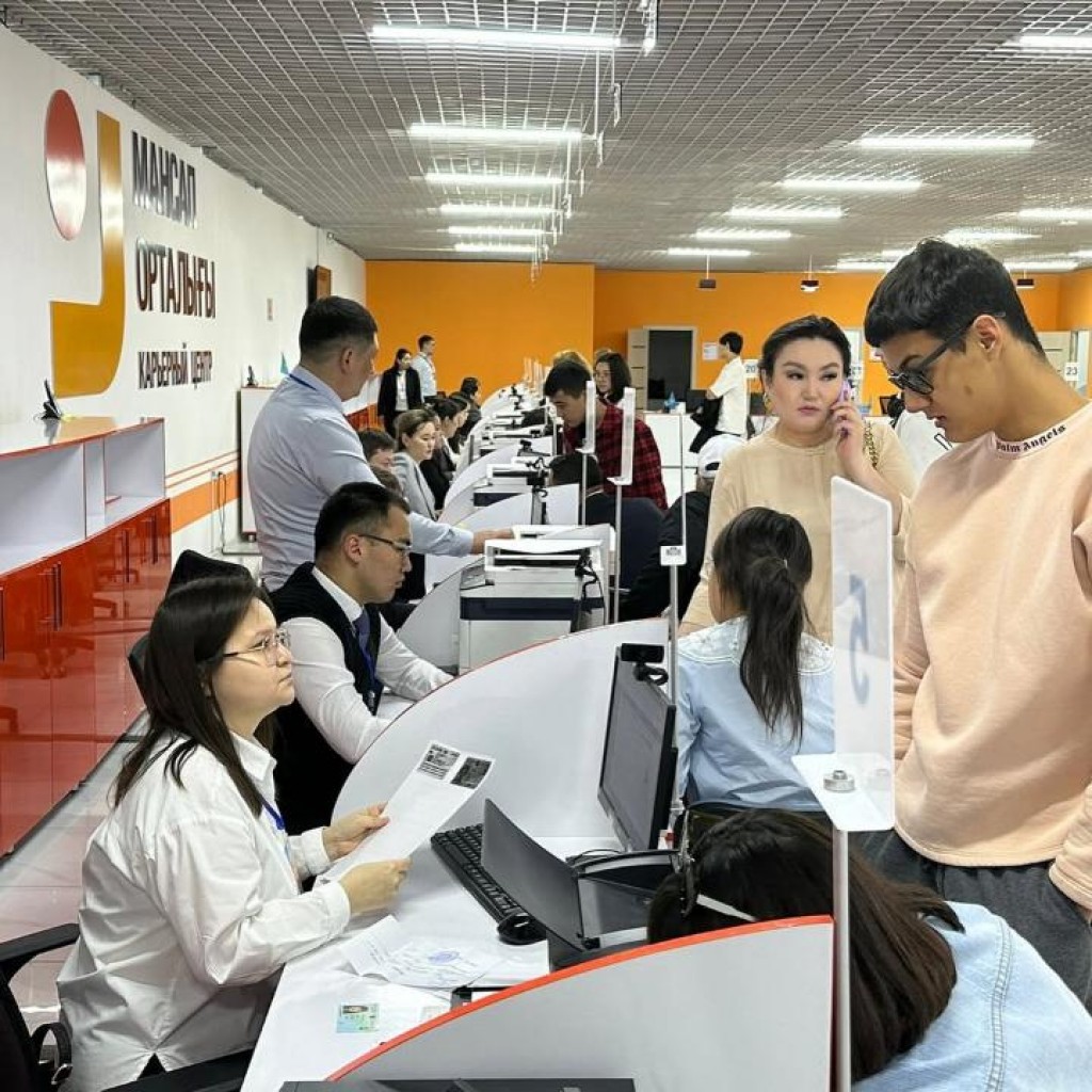 ВКонтакте порно фотосуреттері колготкидегі үлкен бөксенің