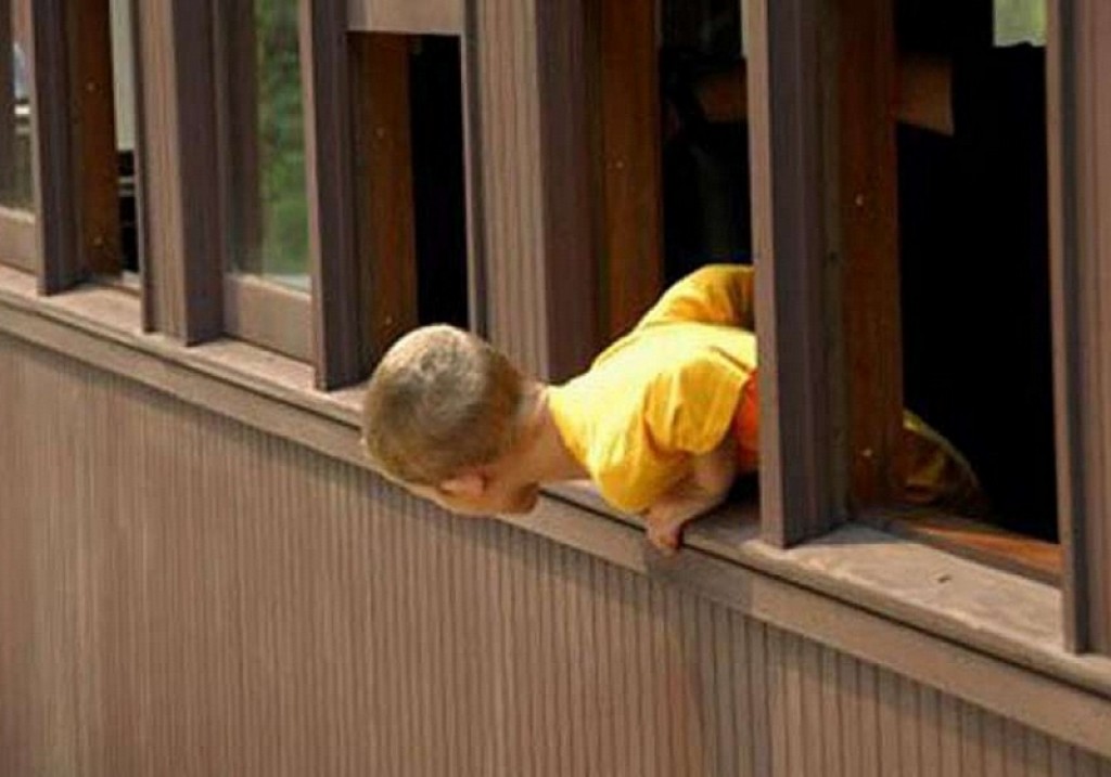 Карагандинец напоил 9-летнего племянника алкоголем, после чего тот выпал из окна