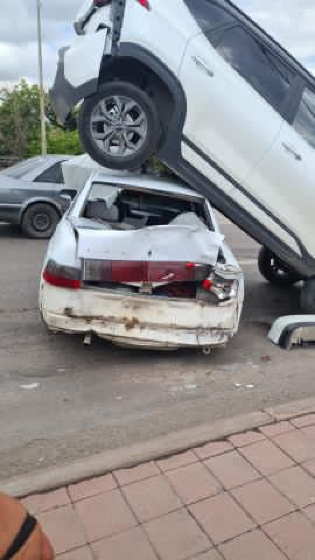 Резонансная авария попала на видео в Караганде