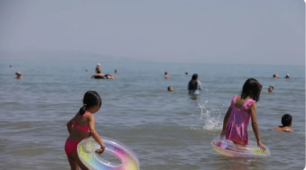 Обязаны ли казахстанцы платить за вход на пляжи, ответили в Минводы