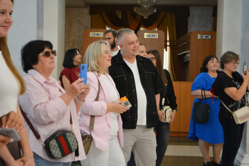 Юбилейный сезон открыли в карагандинском театре Станиславского