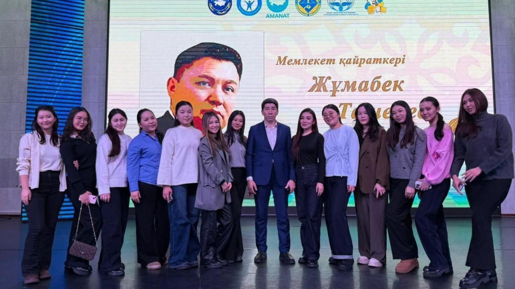 В Карагандинской области вручили премию имени Жұмабека Ташенова