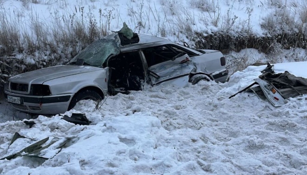 Қарағанды облысында жеңіл автокөлік автобуспен соқтығысып қалды: бесеуі зардап шекті