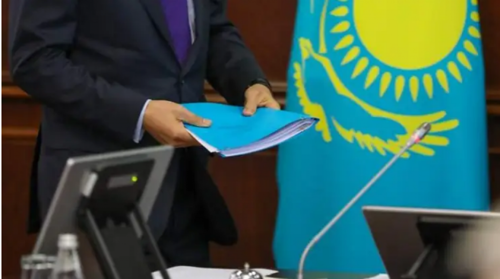 Более 84 тысяч казахстанцев работают в государственных органах