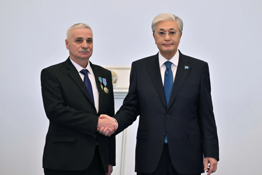 Президент наградил шахтёра Сергея Чернобая званием «Қазақстанның Еңбек Ері»