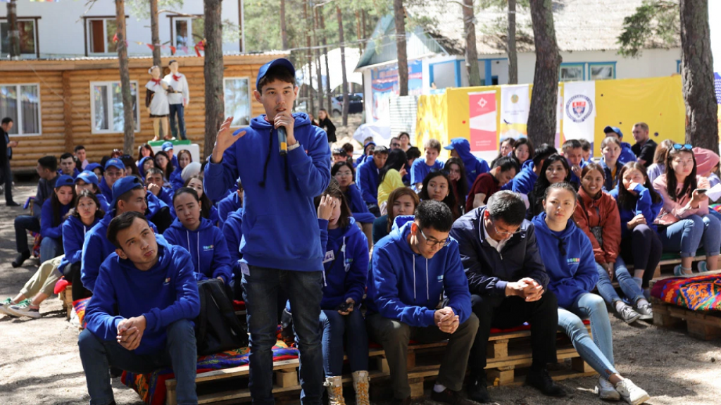 Школьников из пострадавших от паводков регионов отправят в детские оздоровительные центры