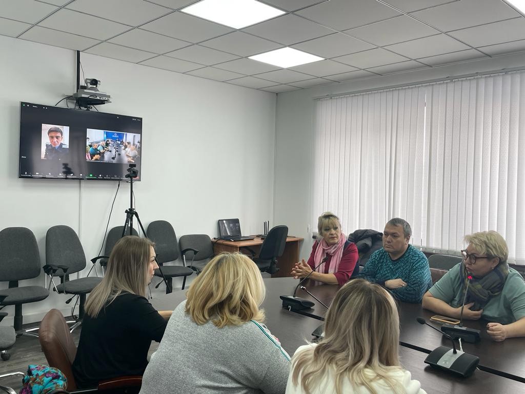 Владельцы магазинов у дома побывали на встрече с властями в Палате предпринимателей