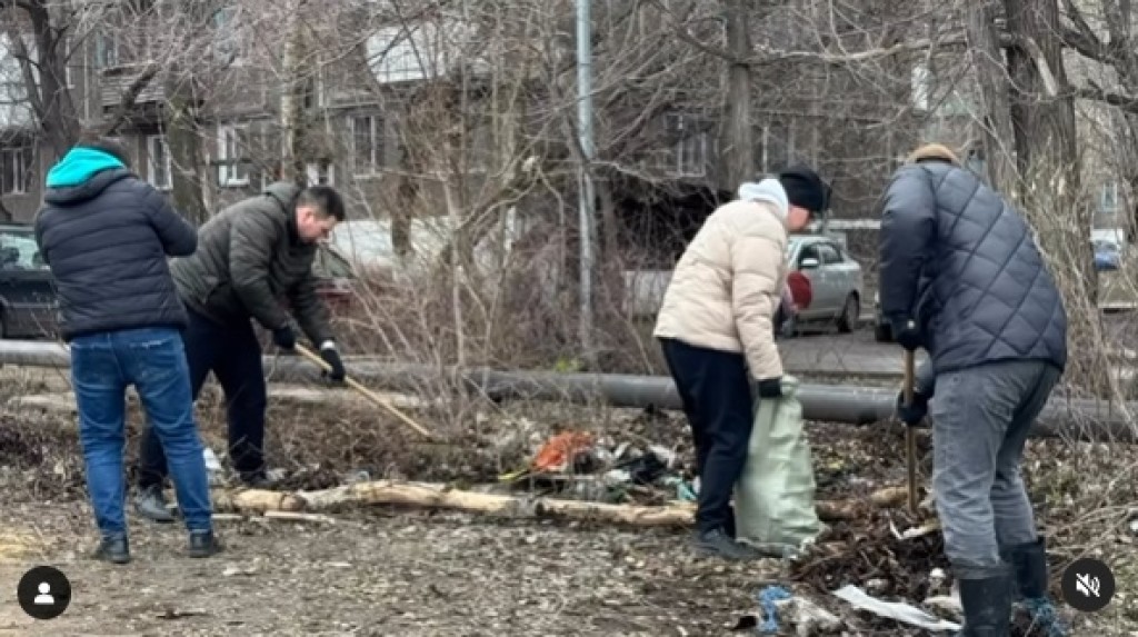 Сотрудники акиматов собрали с улиц Караганды 670 мешков мусора