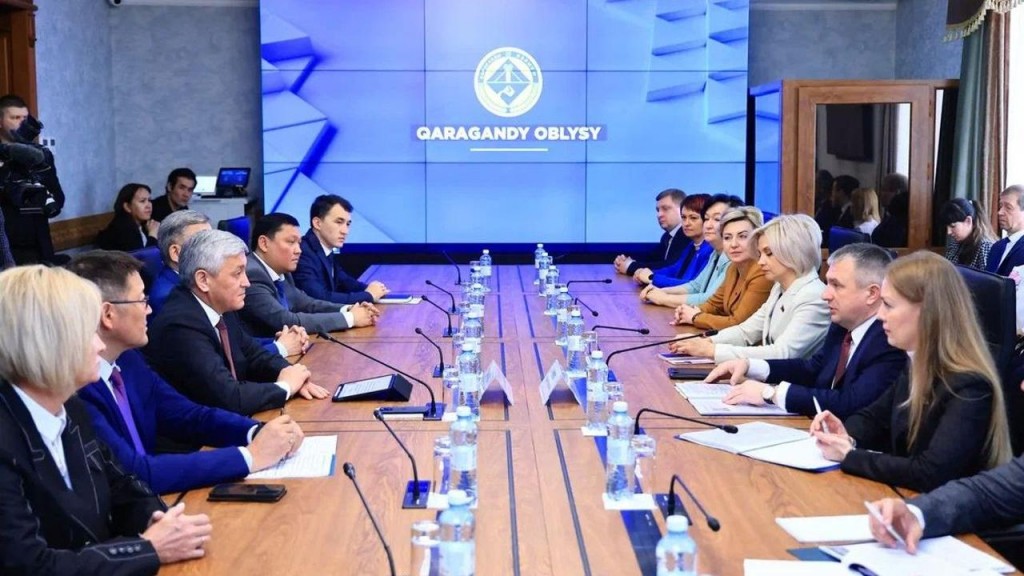 Ермаганбет Булекпаев встретился с делегацией Гомельской области