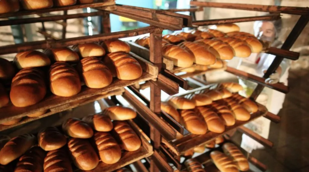 Бюро Нацстатистики: казахстанцы больше всего тратят на мясо и хлеб