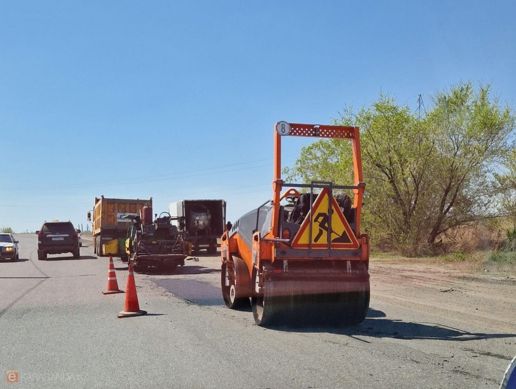 Жалаңаш жүкті әйелдер және жыныстық қатынас Киінетін бөлмеде жасырын камерамен түсірілген бейнелер