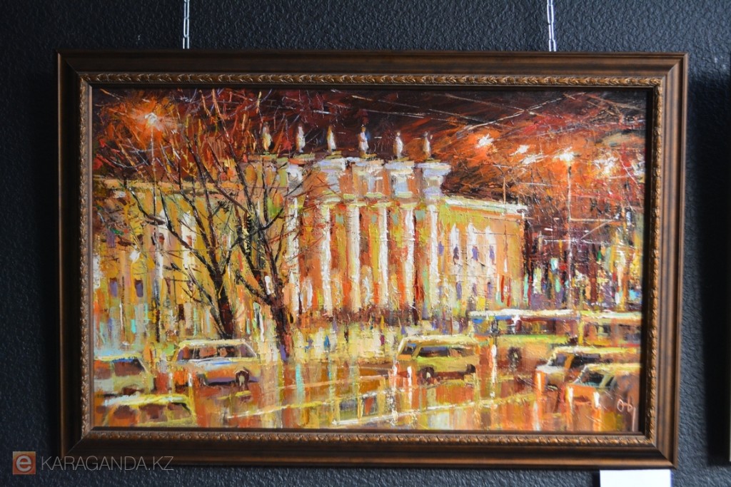 Ақ леггинстердегі порно гимнасттар Бұл секс видеосы мені қатты толқытты.