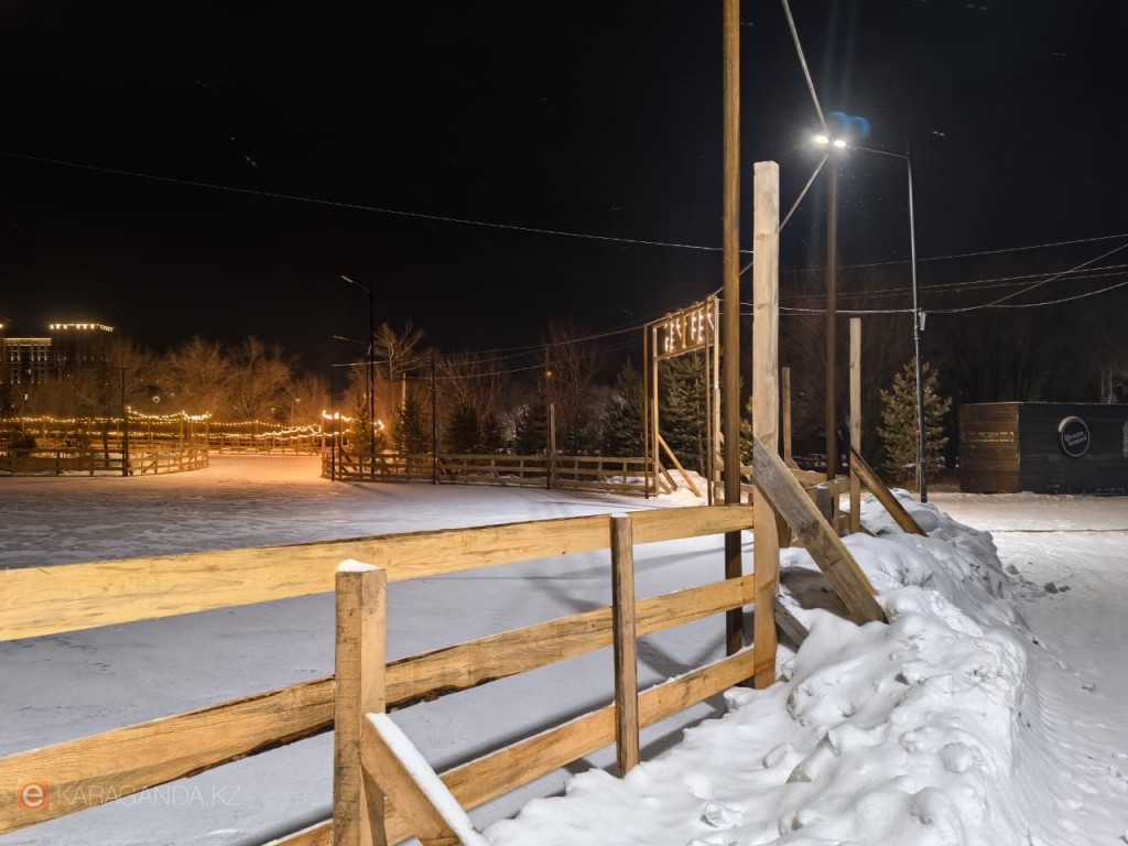 В Караганде на два дня закрыли катки во всех районах