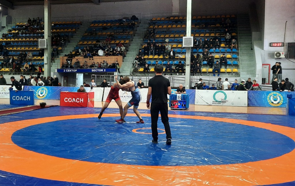 В Караганде проходит республиканский турнир по греко-римской борьбе
