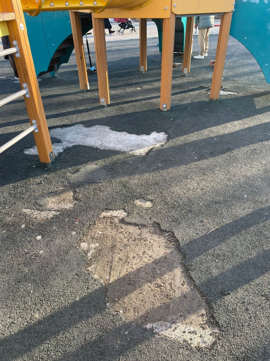 Будут ли восстанавливать тартан на детских площадках в карагандинском парке Победы?