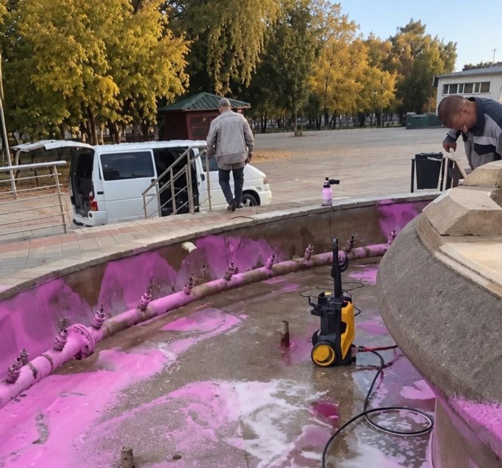 В Караганде начали консервировать городские фонтаны на зиму