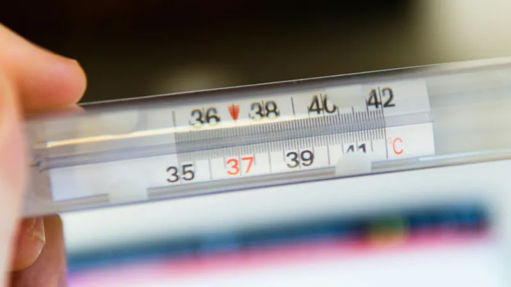 Что запрещено делать, если разбился градусник с ртутью