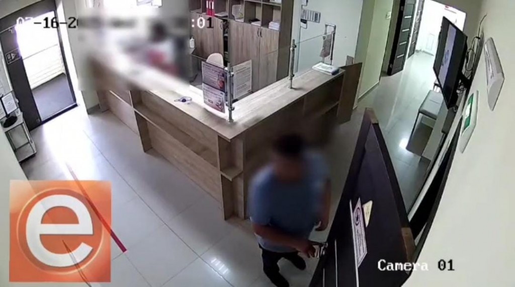 Мужчину, избившего медсестру в Караганде, переместили в ИВС