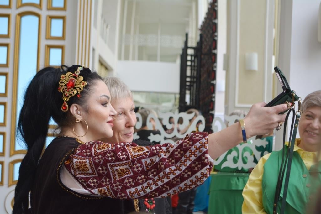 Весна идёт, весне – дорогу: в Караганде прошёл румынский фестиваль «Мэрцишор»