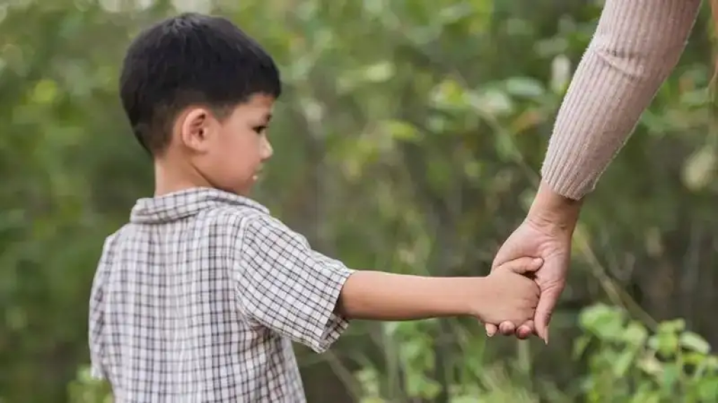 Депутат предложила отправлять часто болеющих детей в летние лагеря