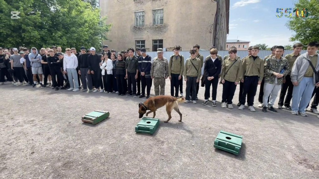 Ученики города Темиртау и Бухаржырауского района посетили День открытых дверей в воинской части 5516