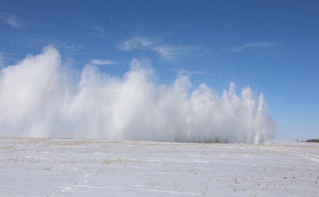 Взрывать лед на реках Карагандинской области начали спасатели