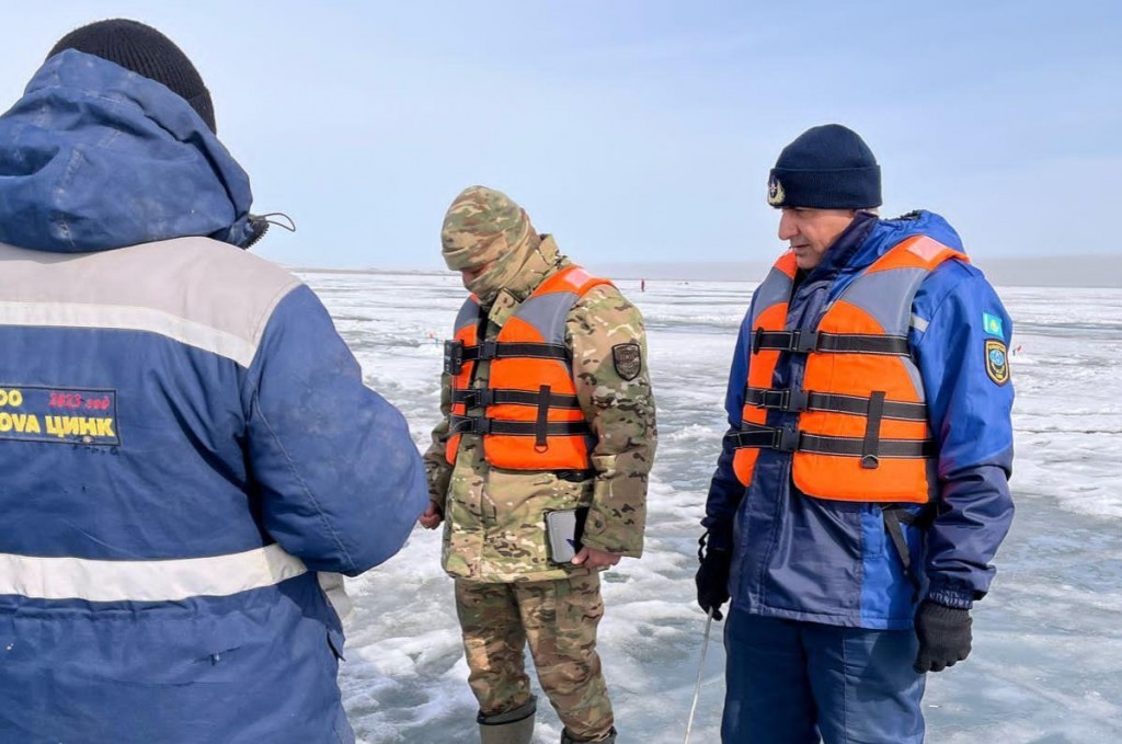 Спасатели предупреждают: выход на лед водоемов в Карагандинской области уже запрещен
