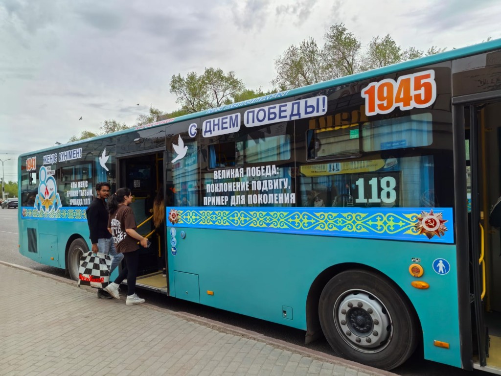 По Караганде курсируют праздничные автобусы
