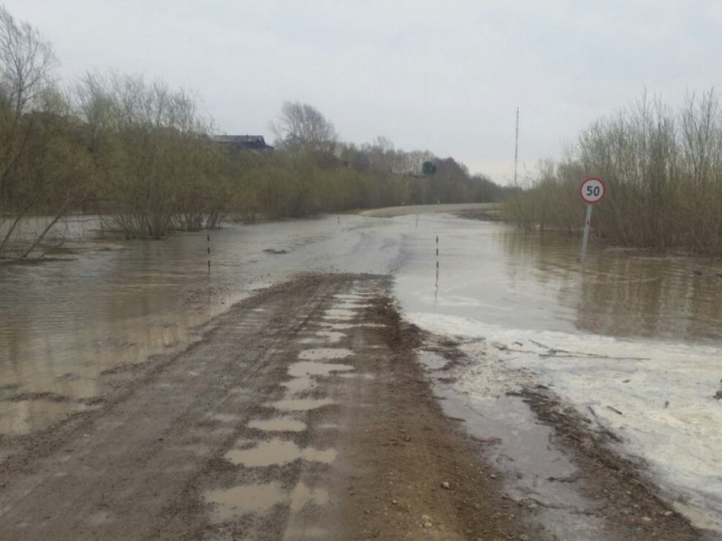 Три перелива на автодорогах Карагандинской области случились из-за таяния снега
