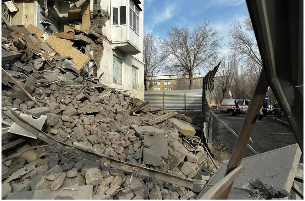 Где разместили эвакуированных жителей дома после обрушения подъезда в Балхаше