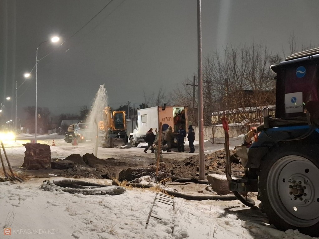 В Караганде авария на Телевизионной улице привела к подтоплению частной территории
