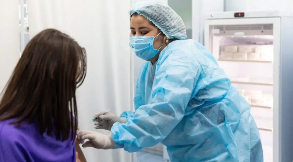 Новая система стимулирования медиков: врачам и медсёстрам обещают до 1,7 млн тенге в качестве поощрений