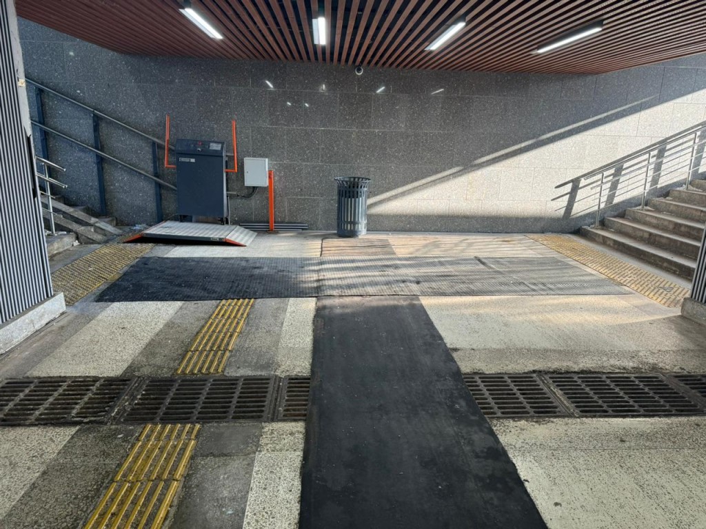 В подземных переходах Караганды теперь не скользко ходить