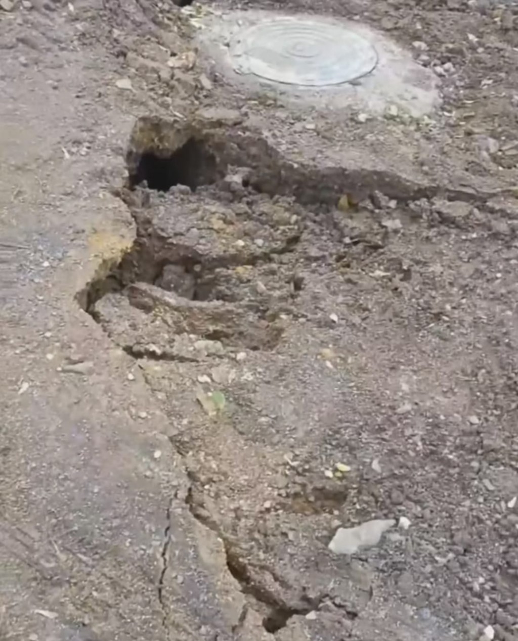 В Караганде жителям одной из улиц помешало строительство нового водопровода